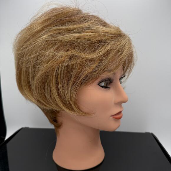 Raquel Welch Mystique Wig Petite Average R29S Short Layered Blonde Kanekalon main image 7